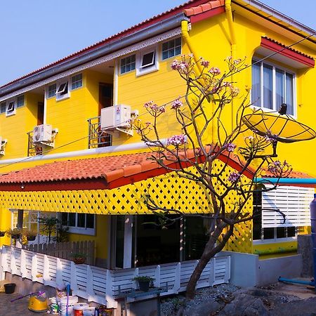 Rak Ban Kerd House Otel Ko Si Chang Oda fotoğraf