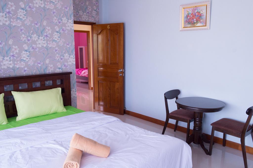 Rak Ban Kerd House Otel Ko Si Chang Oda fotoğraf